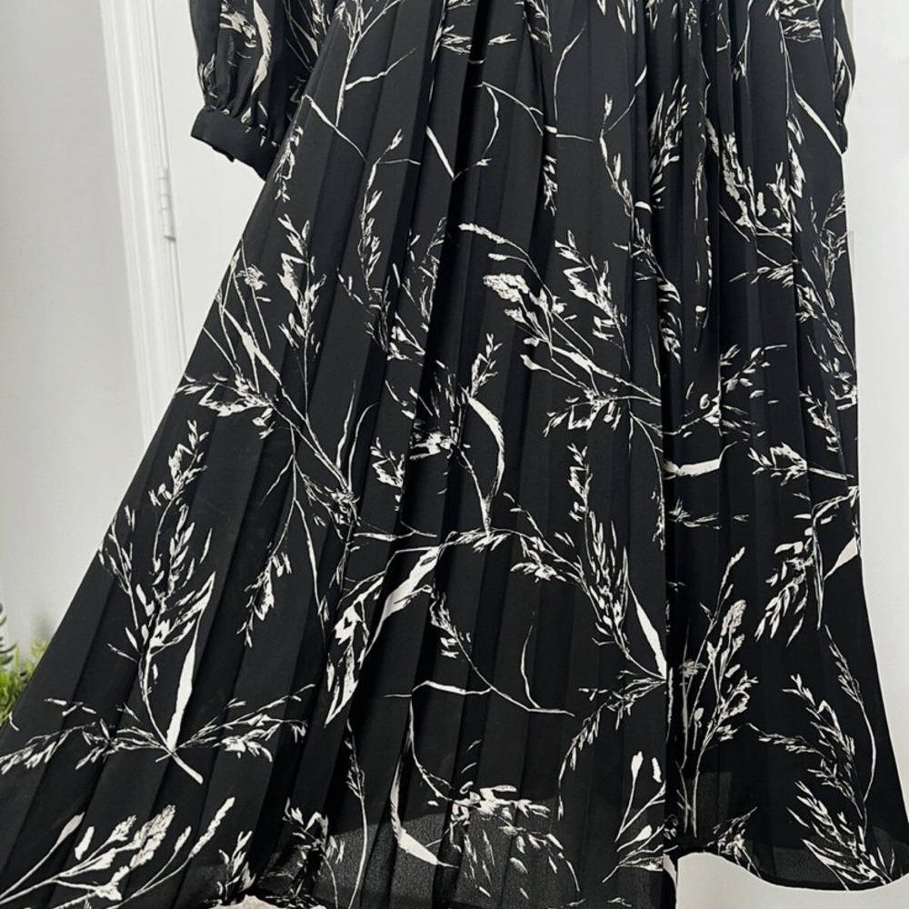 SOLD H&M Women’s Black White Floral Pleated 3/4 Sleeve Tie Waist Midi Dress - Picture 6 of 9